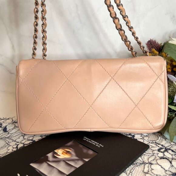 Authentic CHANEL Vintage Quilted Extra Large Jumbo Flap Bag White Nappa Leather - Picture 5 of 12